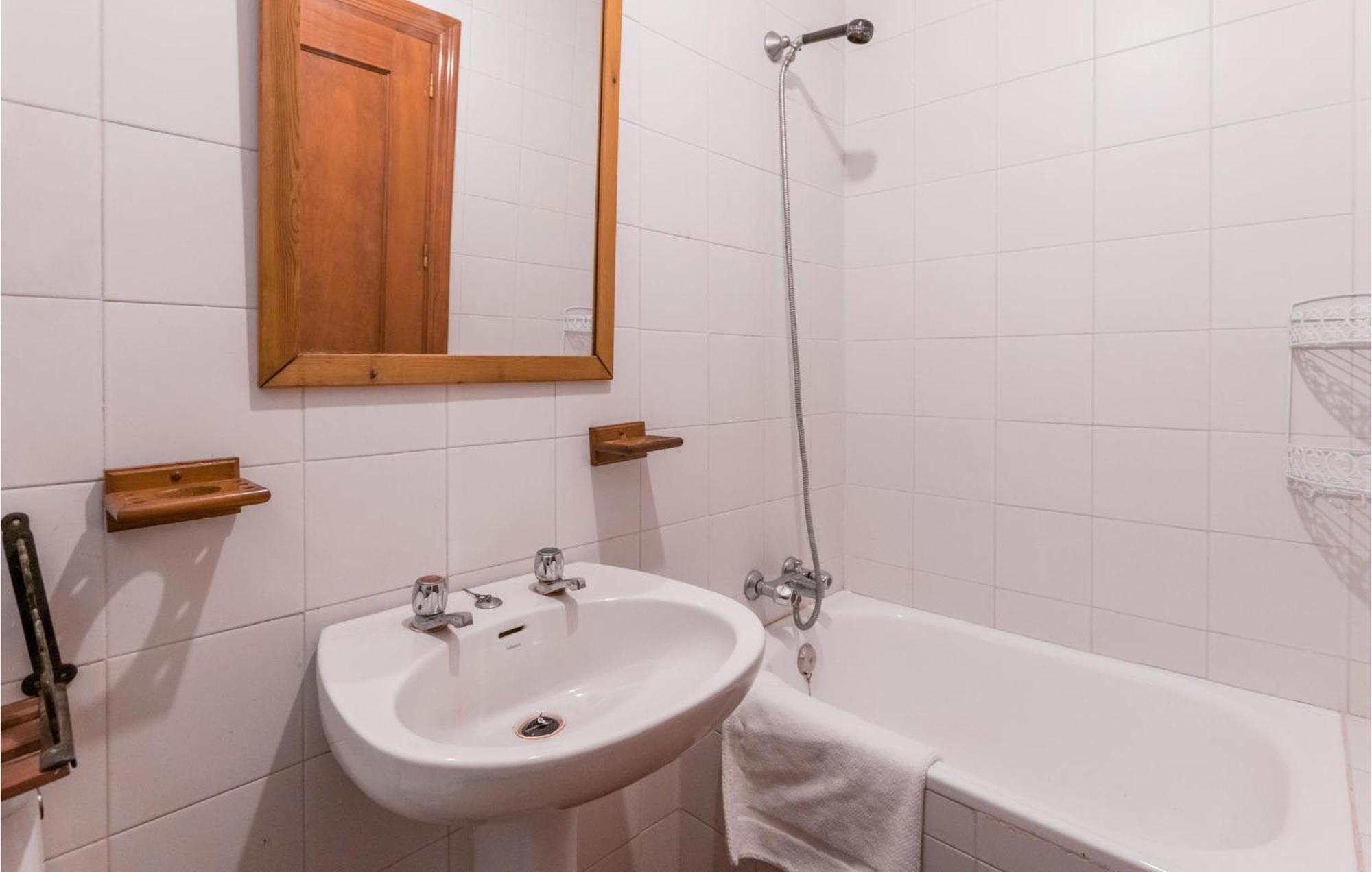 Gorgeous Home In Aldeaquemada With Swimming Pool Eksteriør billede