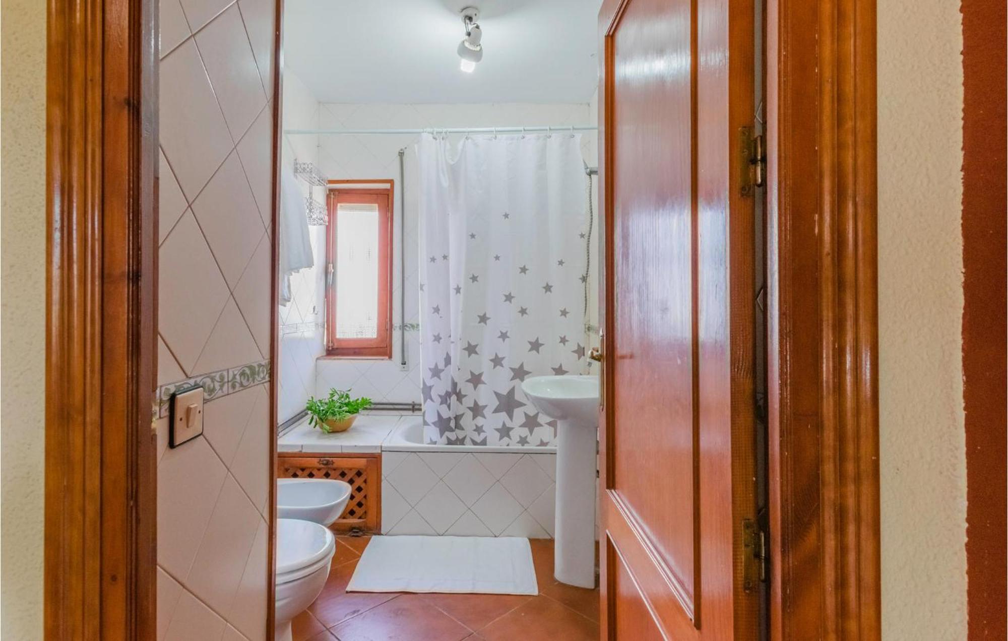 Gorgeous Home In Aldeaquemada With Swimming Pool Eksteriør billede
